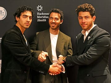 Este es el artista nacional que será parte del concierto de los Jonas Brothers en Chile: oficial