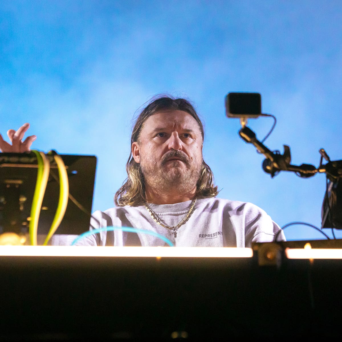 Solomun en Chile 2026: cómo funcionan las pulseras cashless y hasta cuándo puedes precargar
