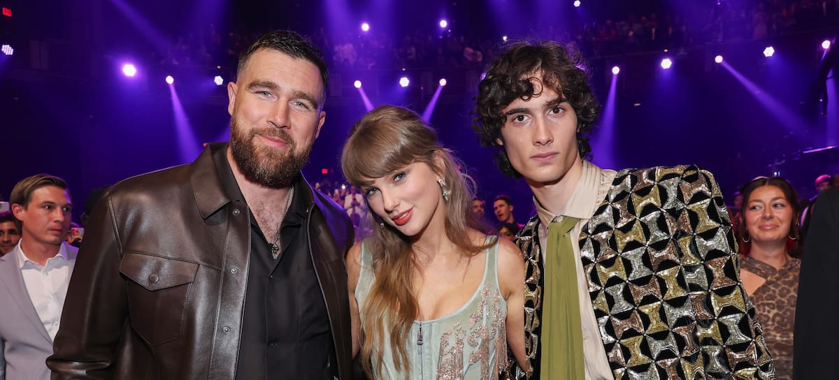 CL - Travis Kelce, Taylor Swift y sombr