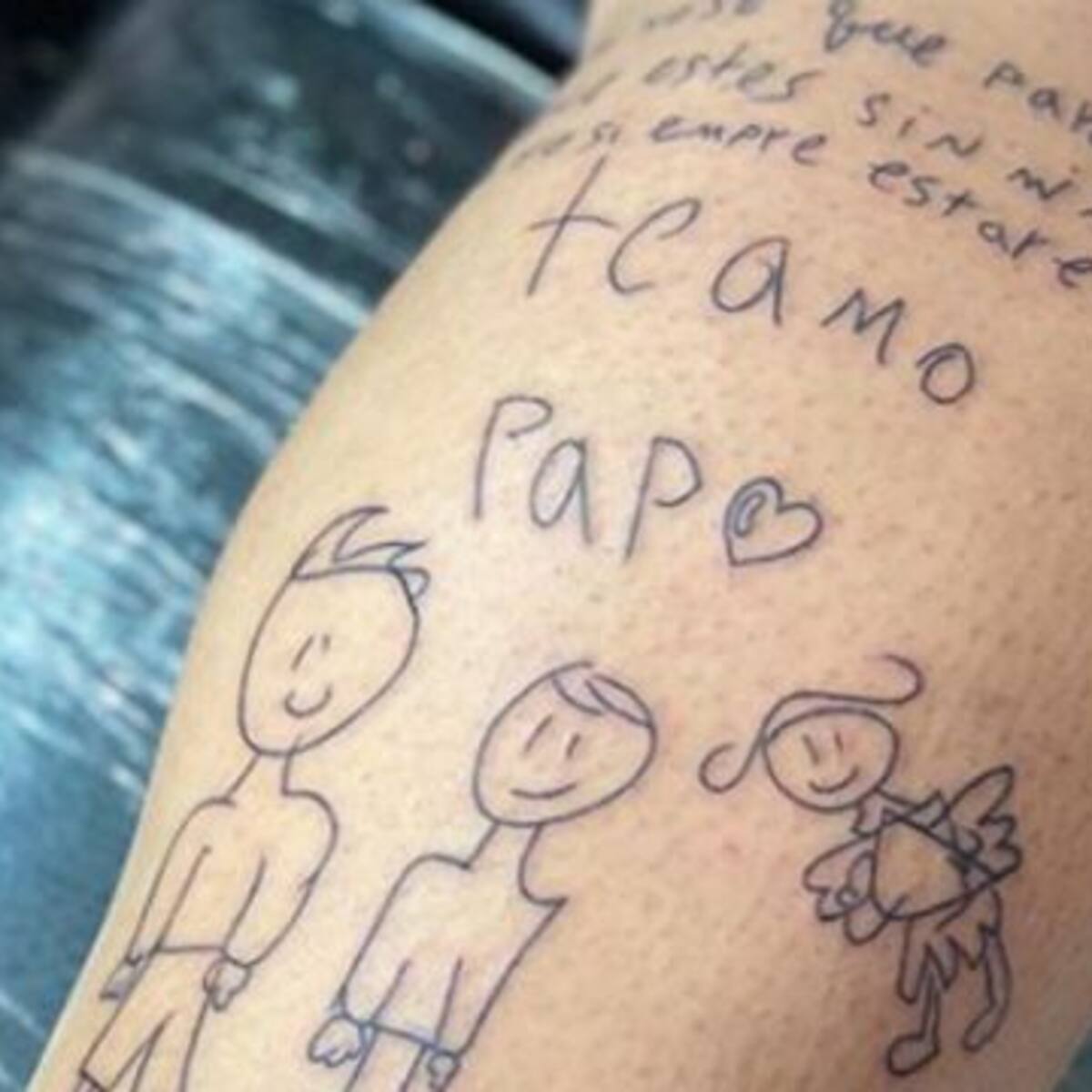 Revisa el conmovedor tatuaje que futbolista colombiano se hizo tras la muerte de su esposa