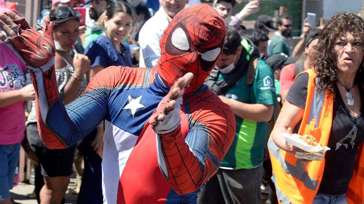 Sensual Spiderman rompió el silencio tras funa por enviar foto semidesnudo