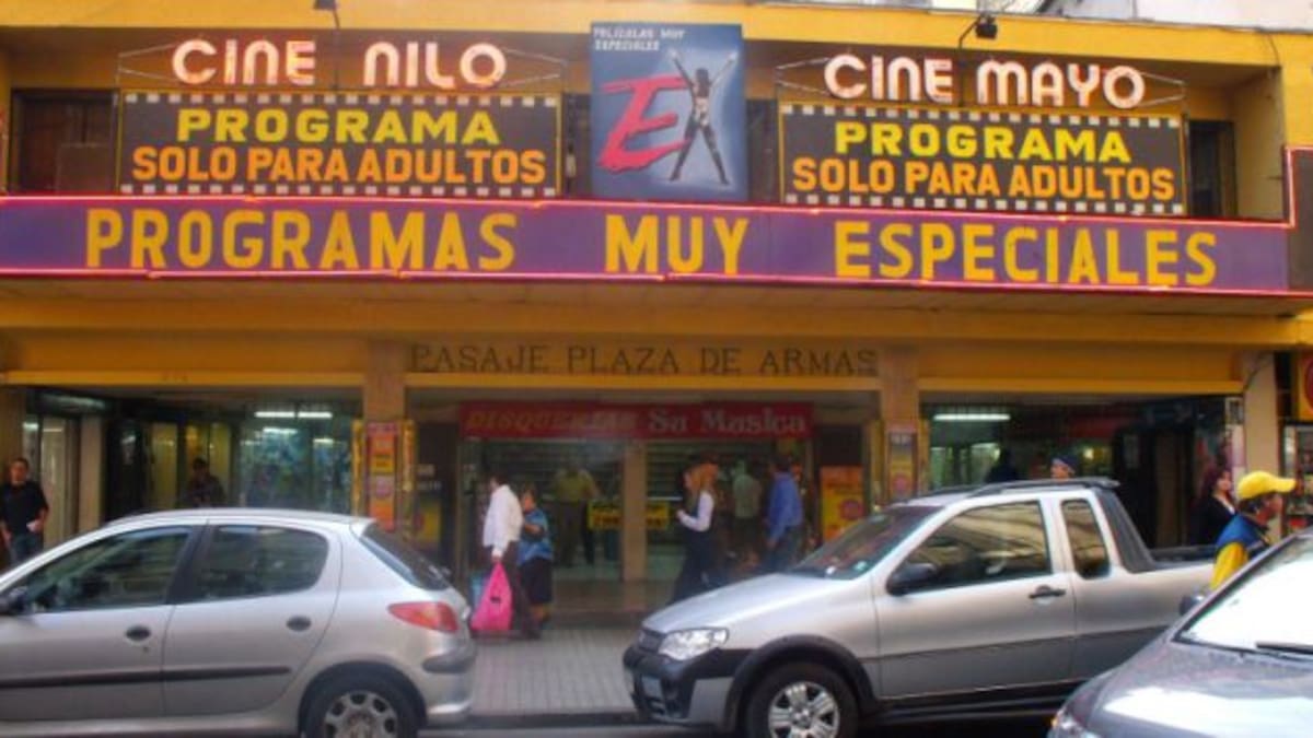Nilo y Mayo: Cierran los dos últimos cines porno de Santiago Centro