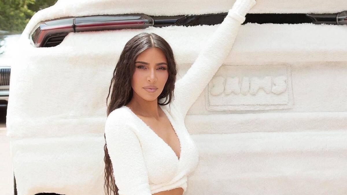 ¿Kim Kardashian o Elastic Girl? Acusan a la influencer de distorsionar su cuerpo en un video