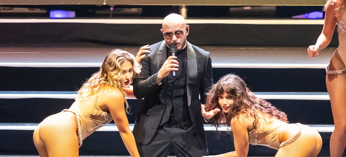 CL - Pitbull In Concert