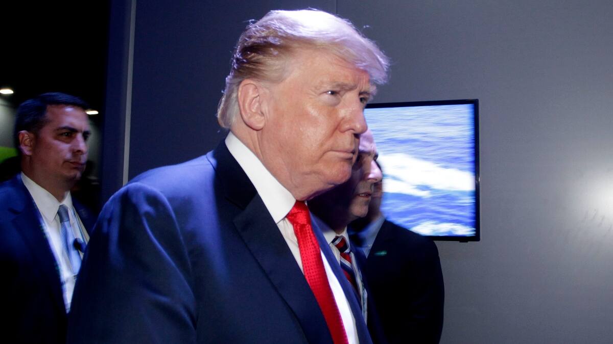 Trump es expulsado de Facebook e Instagram durante los próximos dos años