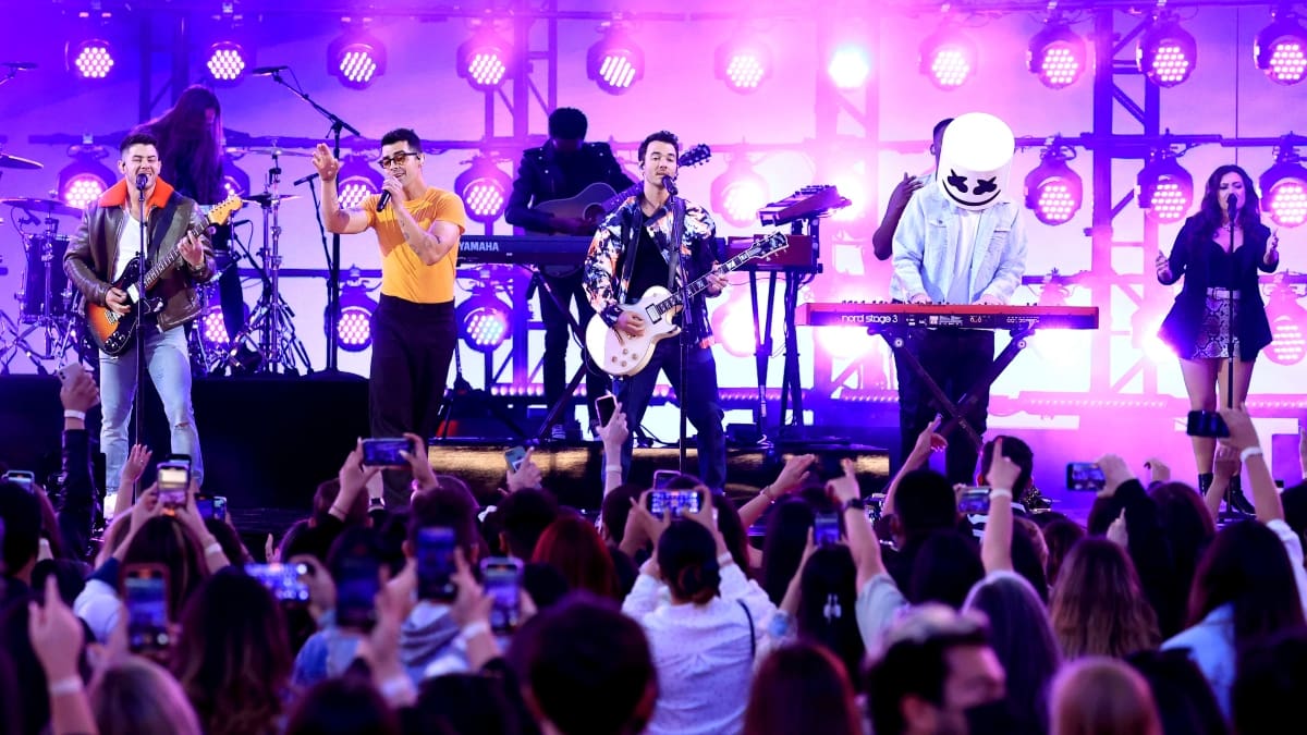 ¡La banda sonora de nuestras vidas! Así reaccionaron las redes con el show de Jonas Brothers ft Marshmello