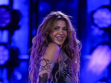 Shakira celebra los aniversarios de "Pies Descalzos" y "Oral Fixation" con un nuevo EP