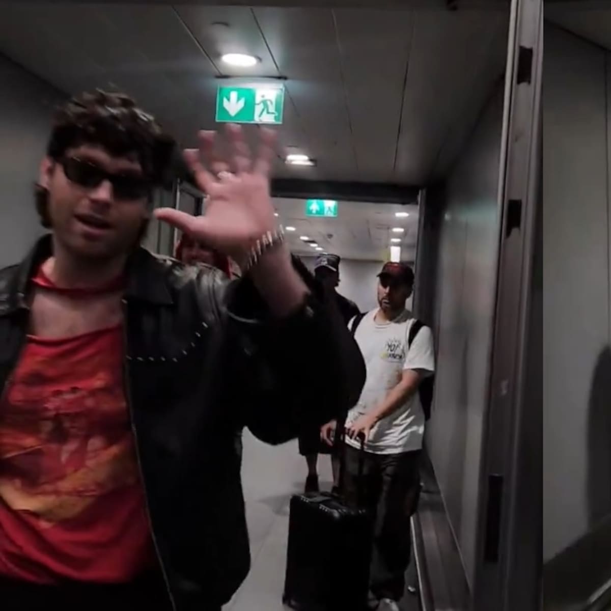 ¡5SOS ya está en Chile! Así fue la llegada de la banda al país a horas de su show en el Santander Arena