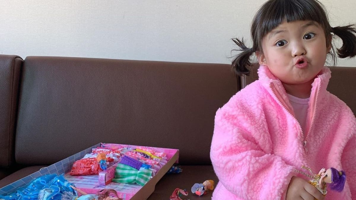 ¿Tú los usas? Madre pide que usuarios de WhatsApp ya no ocupen los stickers con la cara de su hija