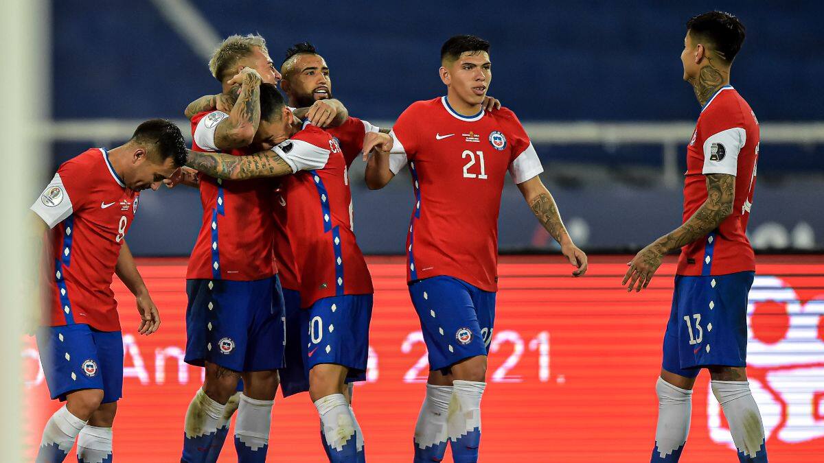 Chile vs Brasil: A qué hora juegan, dónde verlo y quiénes van de titulares