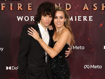 Miley Cyrus estaría comprometida con su novio Maxx Morando