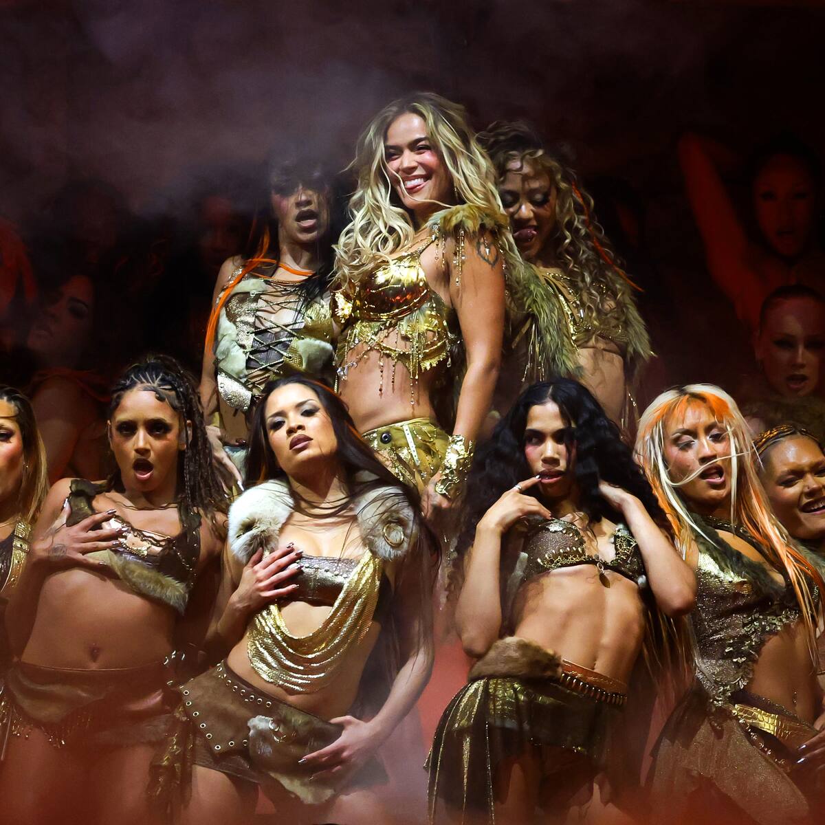 Karol G hace historia como la primera latina en encabezar Coachella