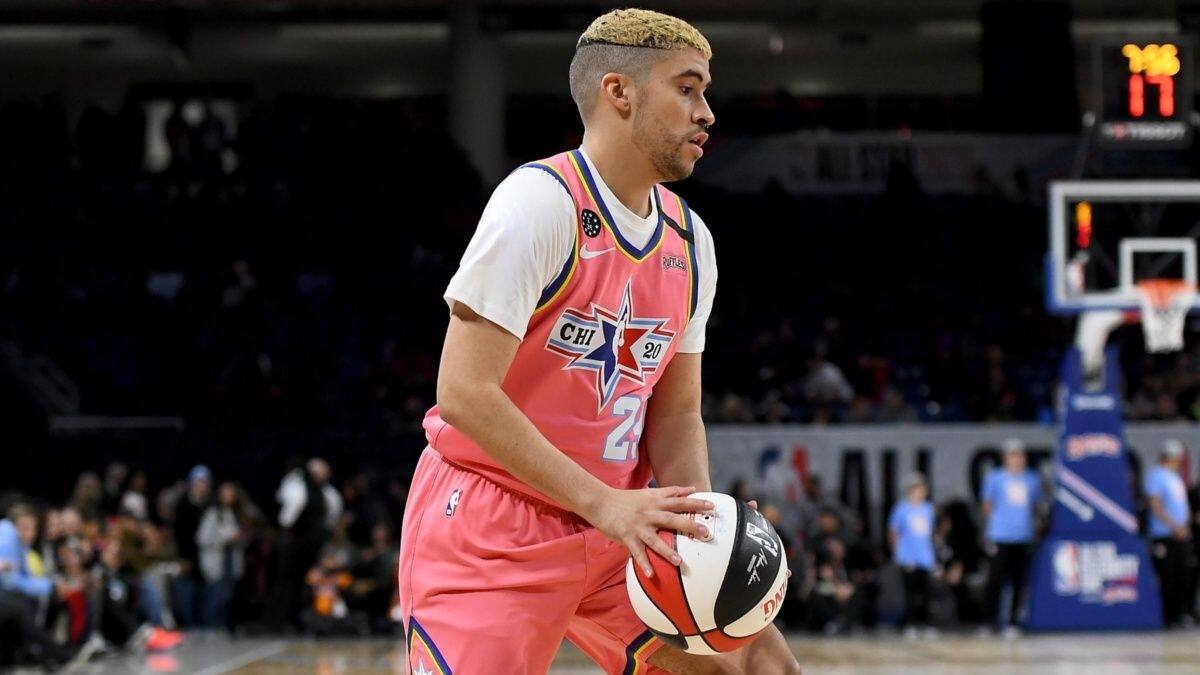 ¡¿Qué?! Bad Bunny ahora decide incursionar en el basquetbol