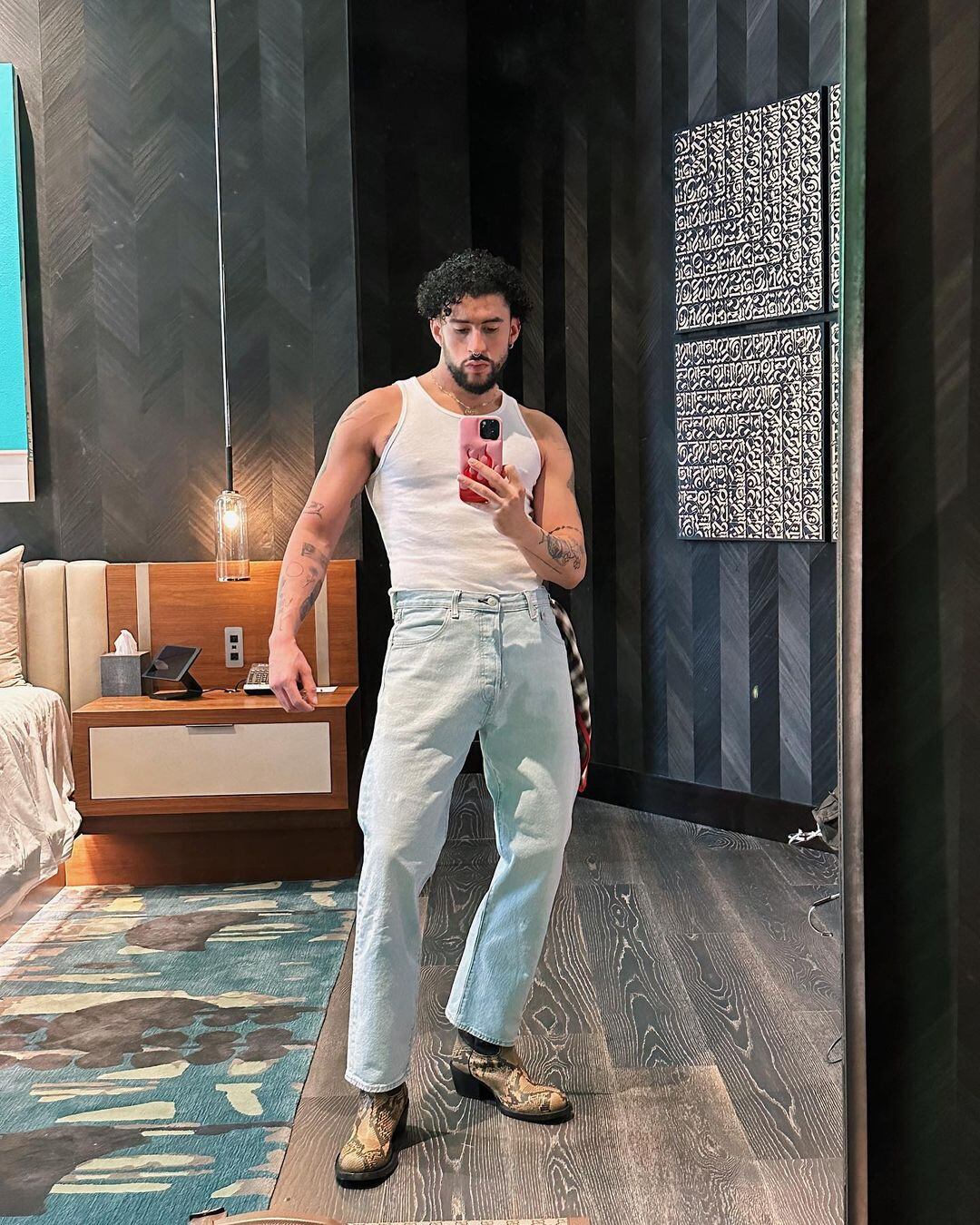 Instagram @badbunnypr</a>