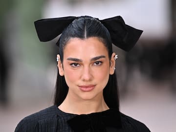 Mucho más que pop: Dua Lipa abre su propia biblioteca de libros prohibidos y censurados
