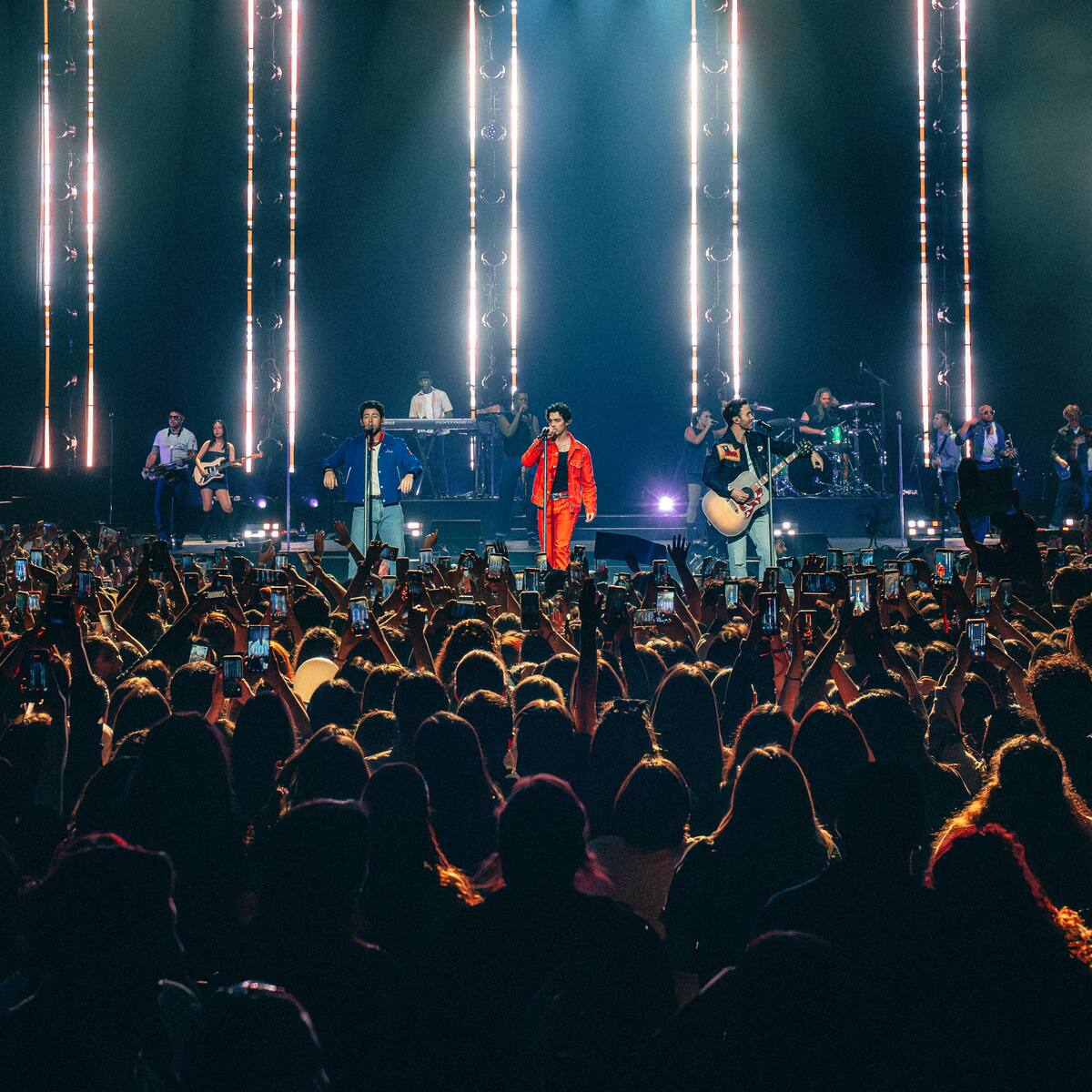 Así fue la última noche de los Jonas Brothers en Chile: locura total en sus fanáticos