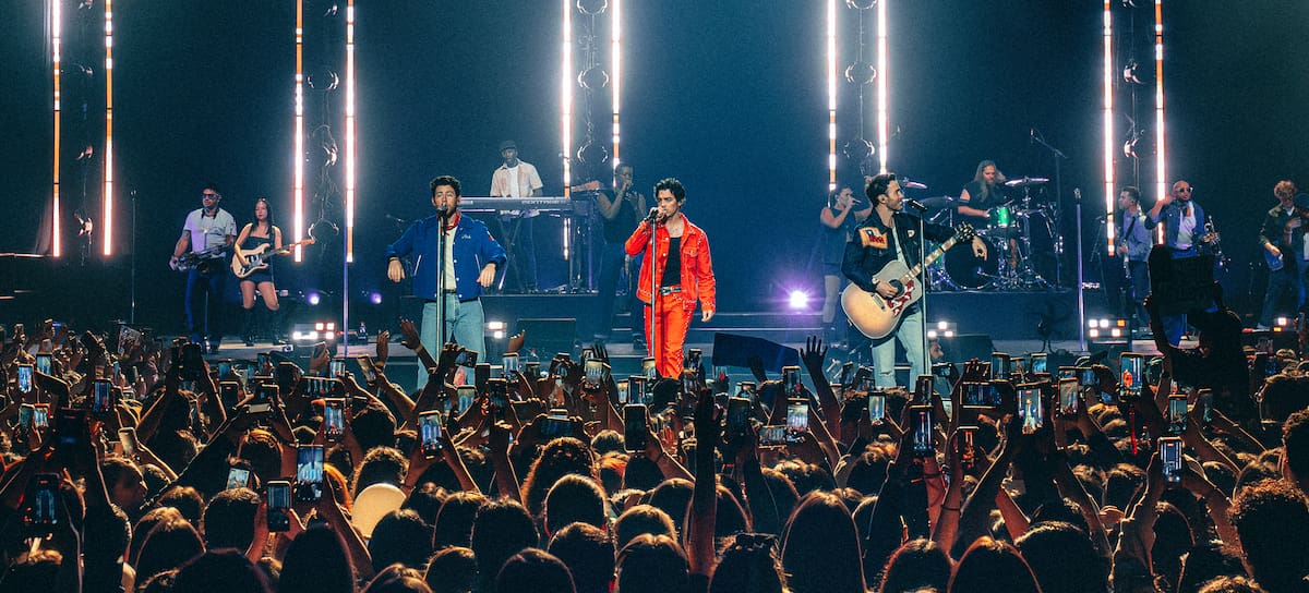 CL - Jonas Brothers