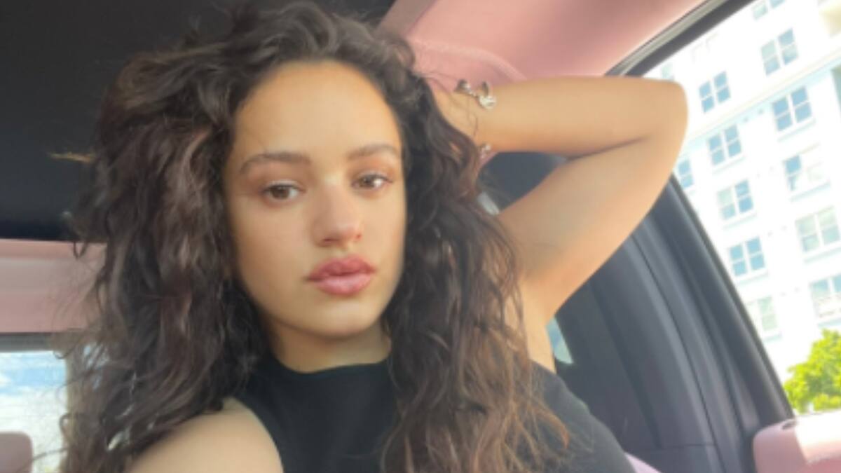 ¡Gasolina! Rosalía muestra el enchulado de su nueva camioneta