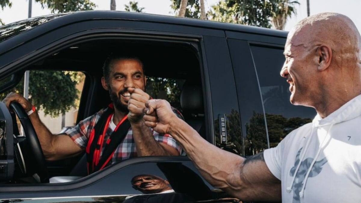 La Roca sorprendió a un fanático regalándole su camioneta