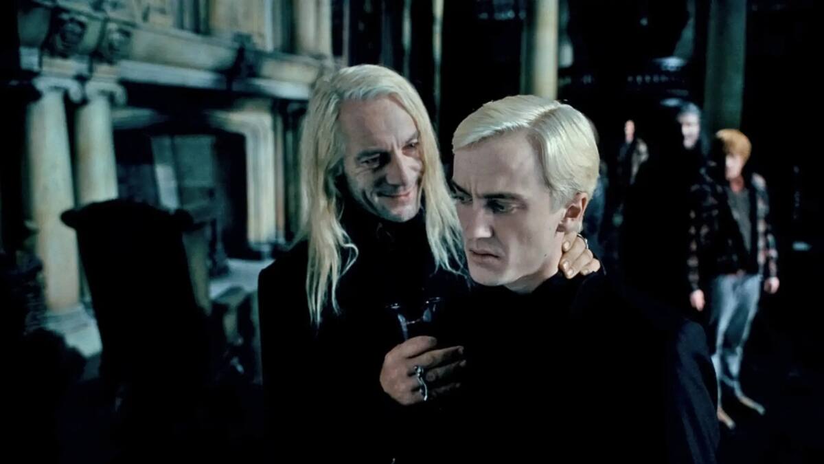 Tom Felton reveló el gran apoyo que recibió de Jason Isaacs, su padre en «Harry Potter»