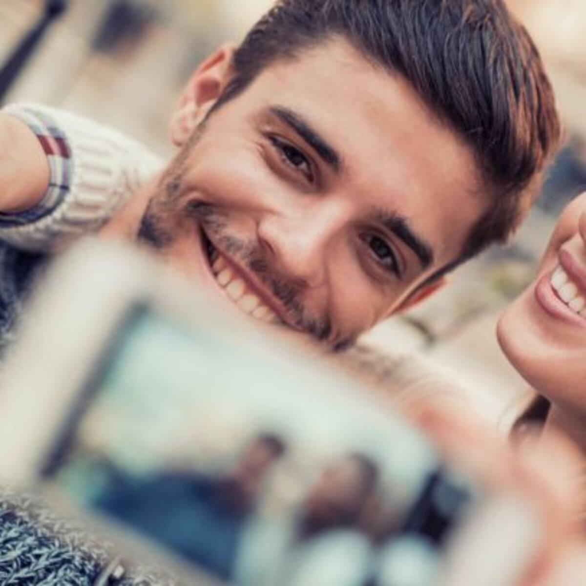 Si tu pareja no quiere subir fotos juntos en redes sociales… es por esto