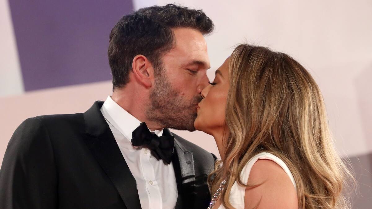 ¡Derrochando facha y amor! Ben Affleck y JLO la rompen en alfombra roja del Festival de Venecia
