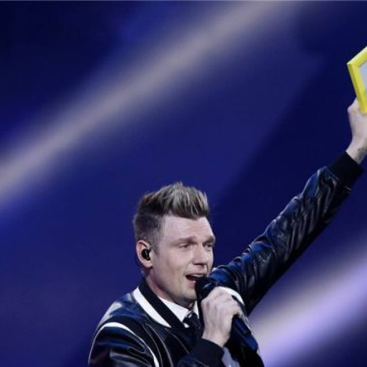«No olviden que Nick Carter es un violador»: El potente cartel que apareció durante el show de Backstreet Boys en Viña