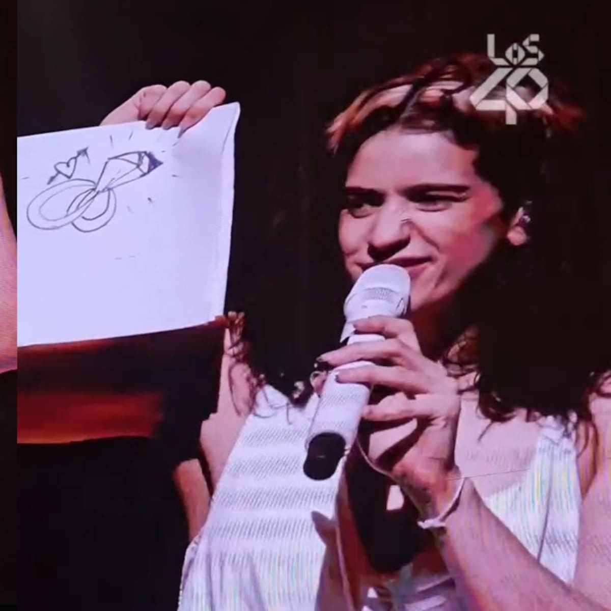 ¿Te imaginas que Rosalía diseñara tu tatuaje? Esto pasó en su show en Chile