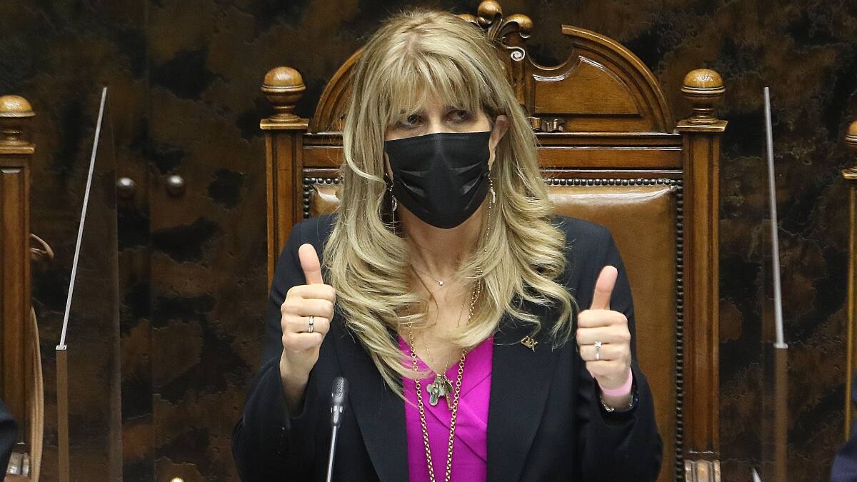 Ximena Rincón genera polémica por dichos sobre Gabriel Boric sin notar que su micrófono estaba abierto