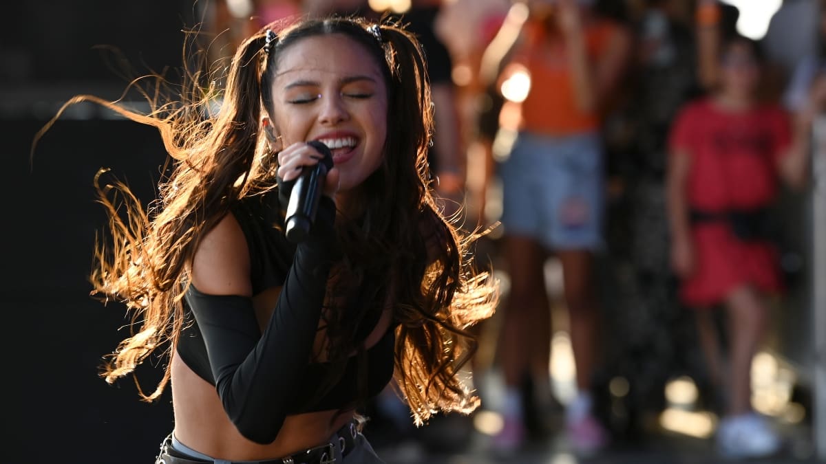 Olivia Rodrigo estrenó el videoclip de su popular canción «Traitor»
