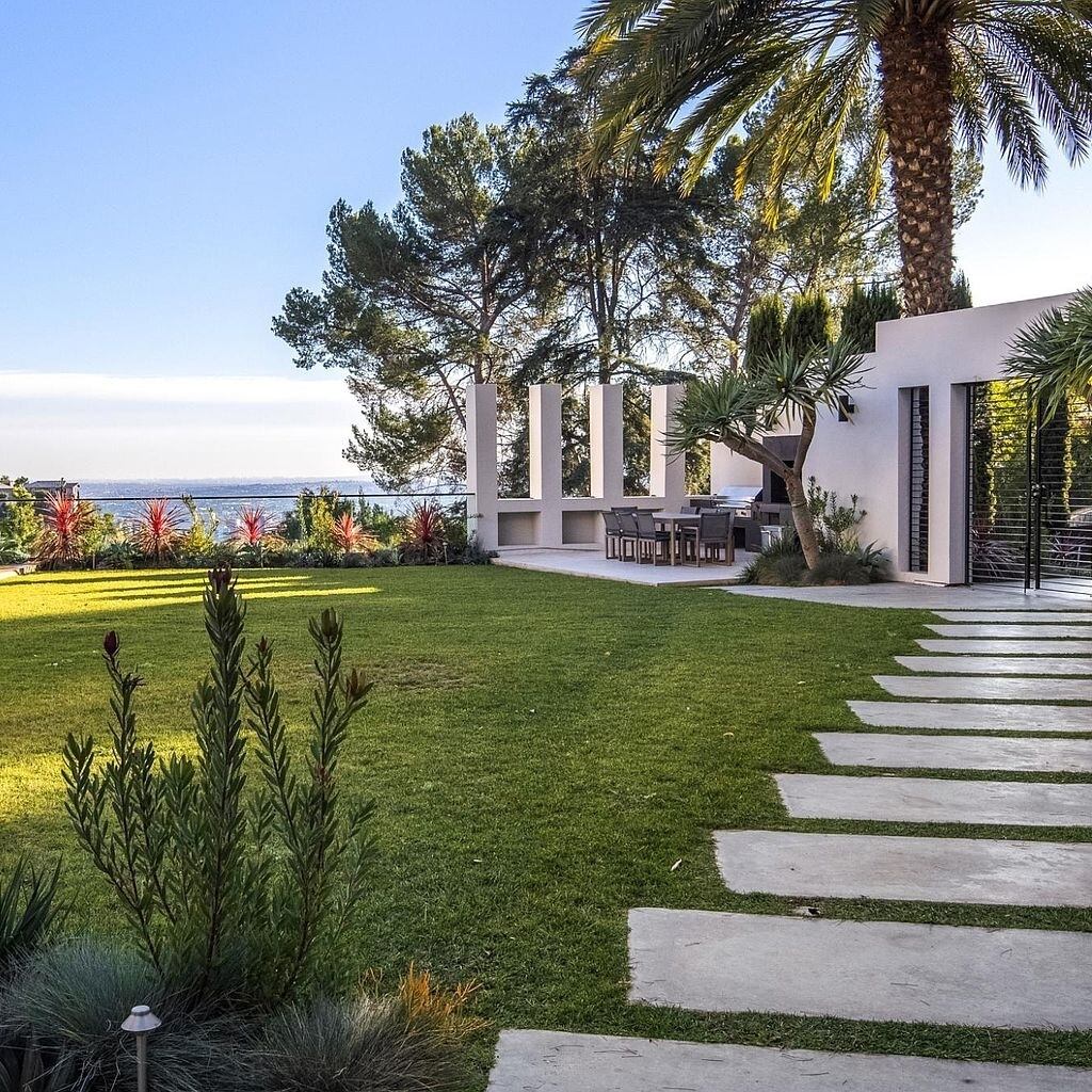 Douglas Elliman (vía Instagram @dirtdotcom)