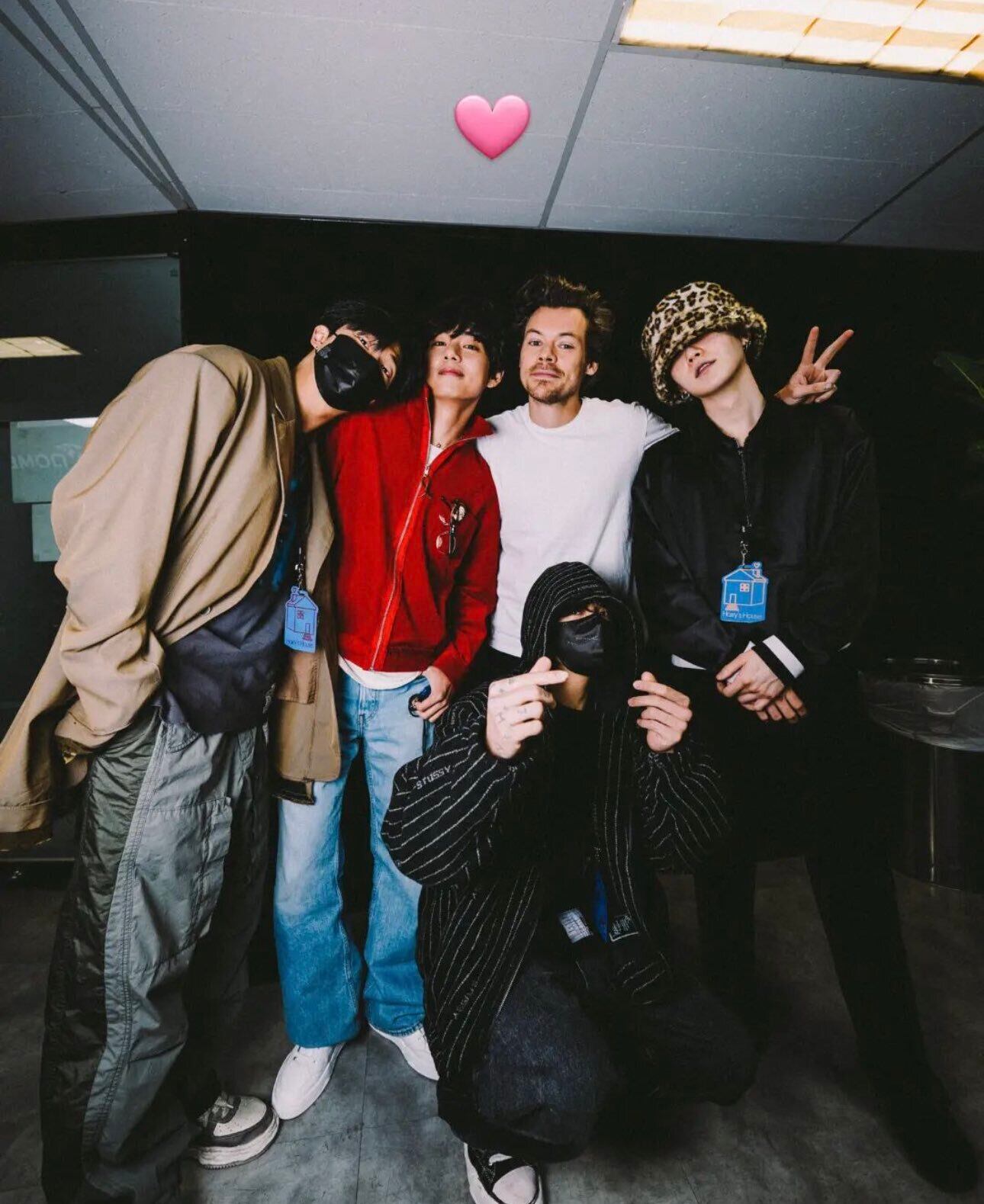 Twitter @charts_k</span></a>