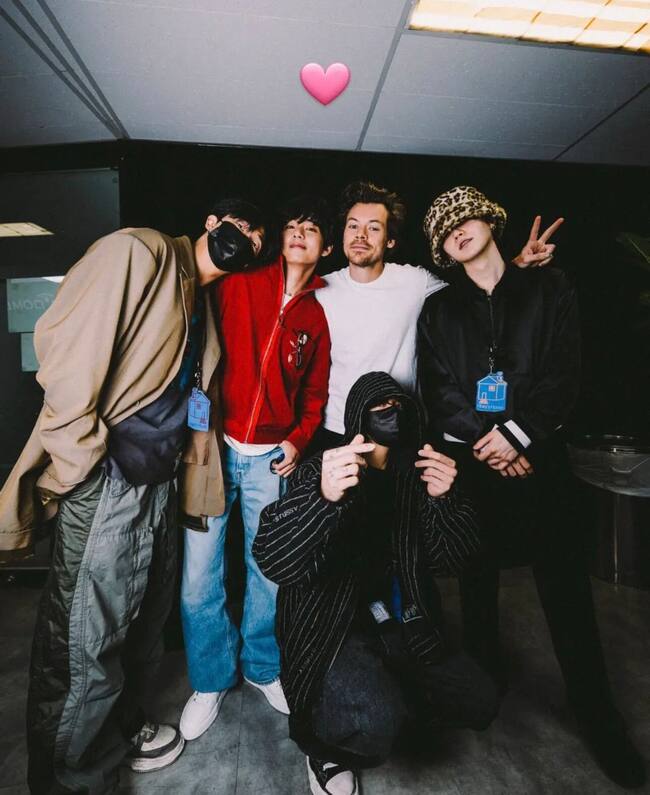 Twitter @charts_k</span></a>