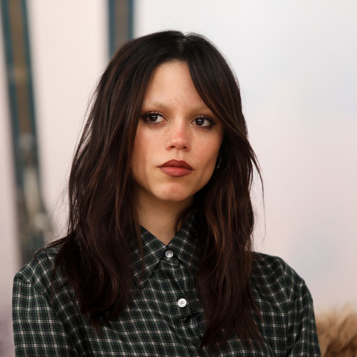 Jenna Ortega hace un llamado en plena era de la IA: “Recuerden estar presentes”
