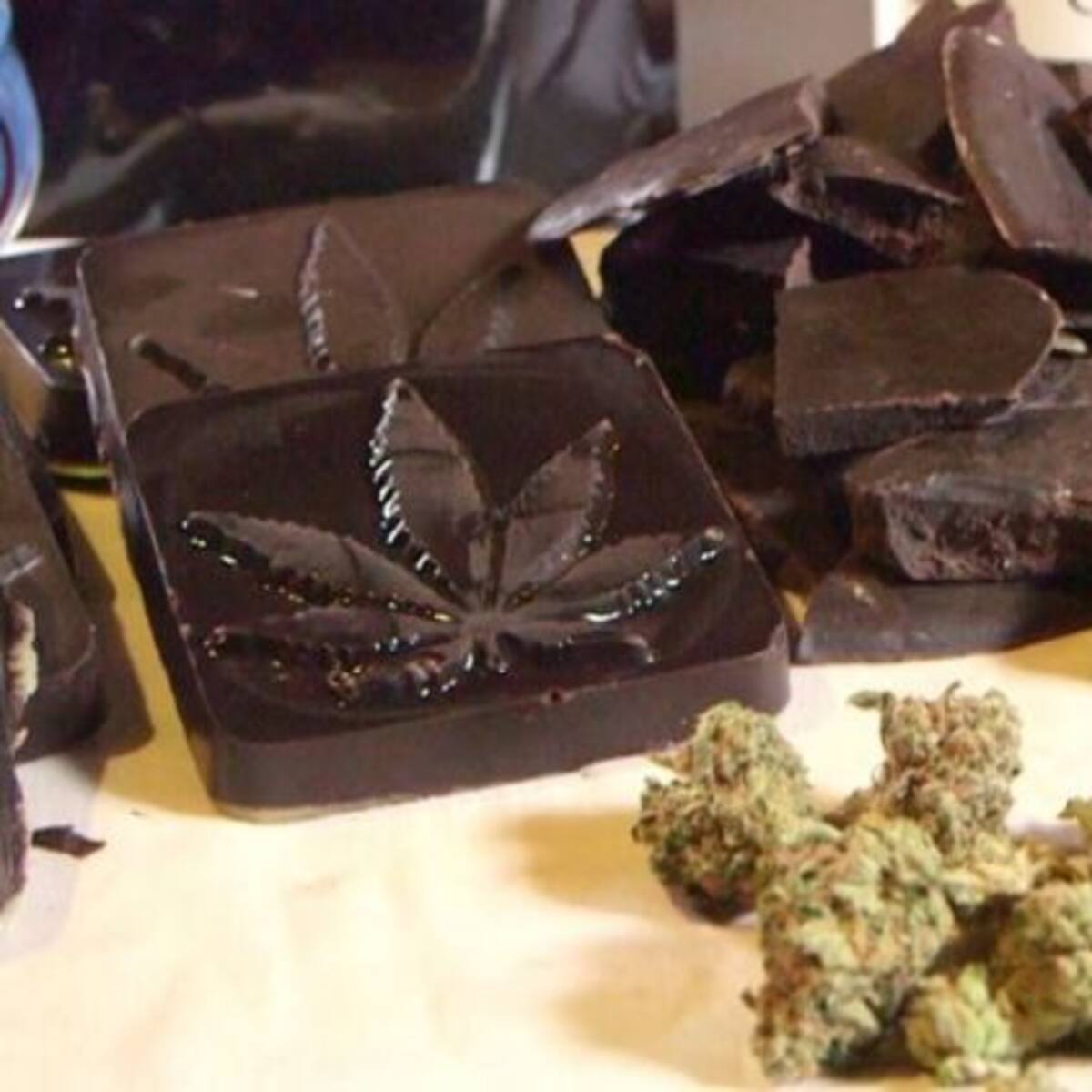 Policía sufre «la pálida» tras comer chocolate de marihuana que robó de una redada