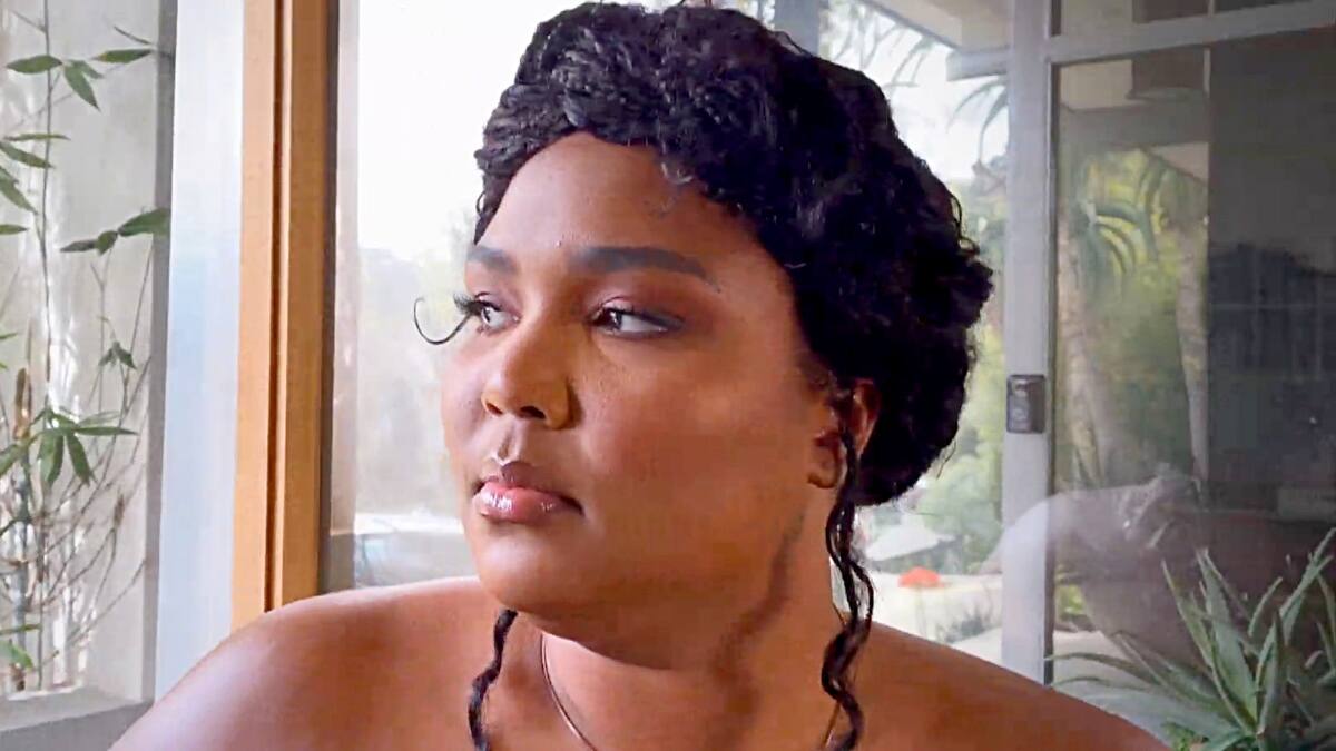 «No quiero sentirme así»: Lizzo comparte un video llorando y admite que se siente sola