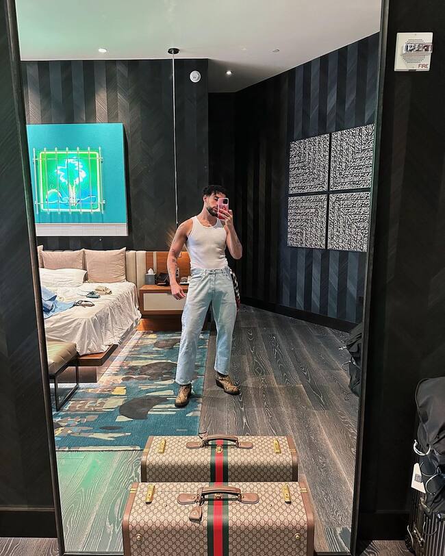 Instagram @badbunnypr</a>