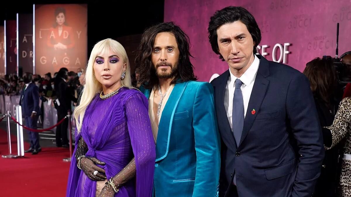 Lady Gaga sorprende en la alfombra roja de “House of Gucci”