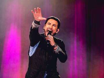 Beto Cuevas estrena show "Acústico" de manera gratuita y así puedes verlo