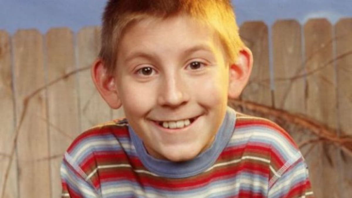 ¡Así luce hoy Dewey, el hermano menor de “Malcolm in the middle”!