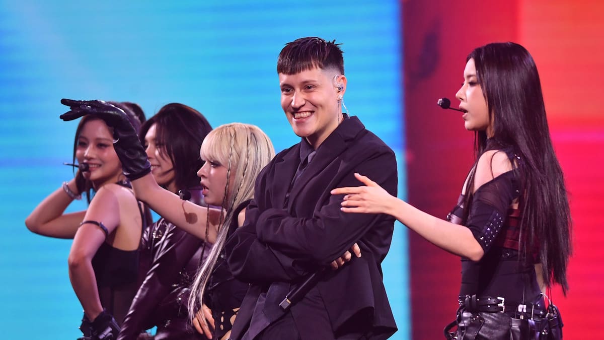 Lily de NMIXX reacciona a la participación de Kidd Voodoo durante su presentación en el Festival de Viña 2026