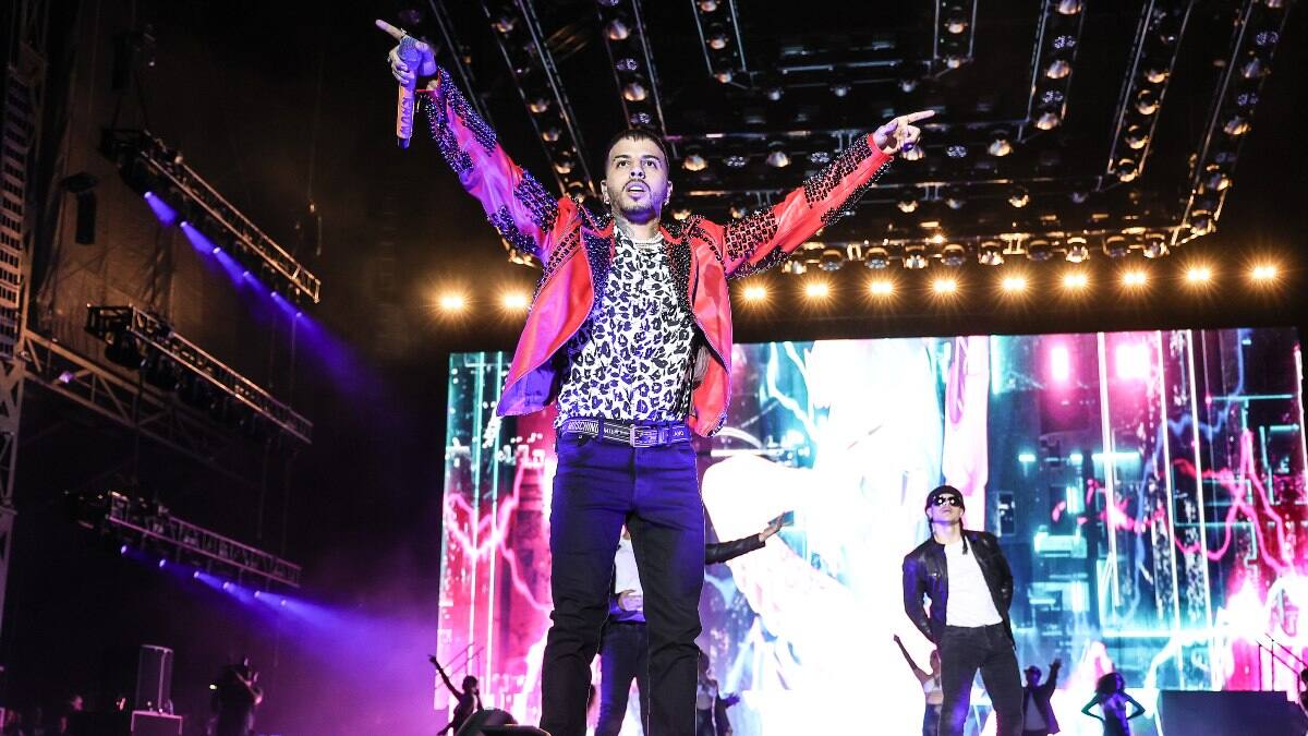 Rauw Alejandro se paseó entre sus fans disfrazado de Spider-Man antes de su concierto