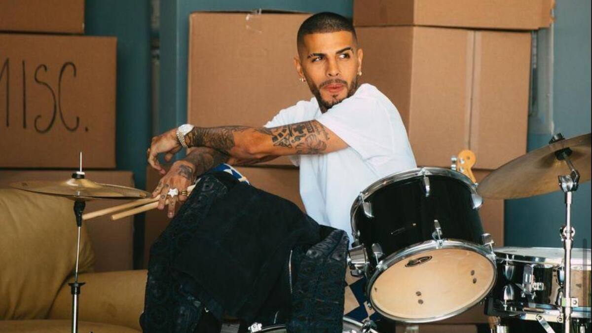 Rauw Alejandro sorprende con un nuevo estilo en su sencillo «Todo de ti»