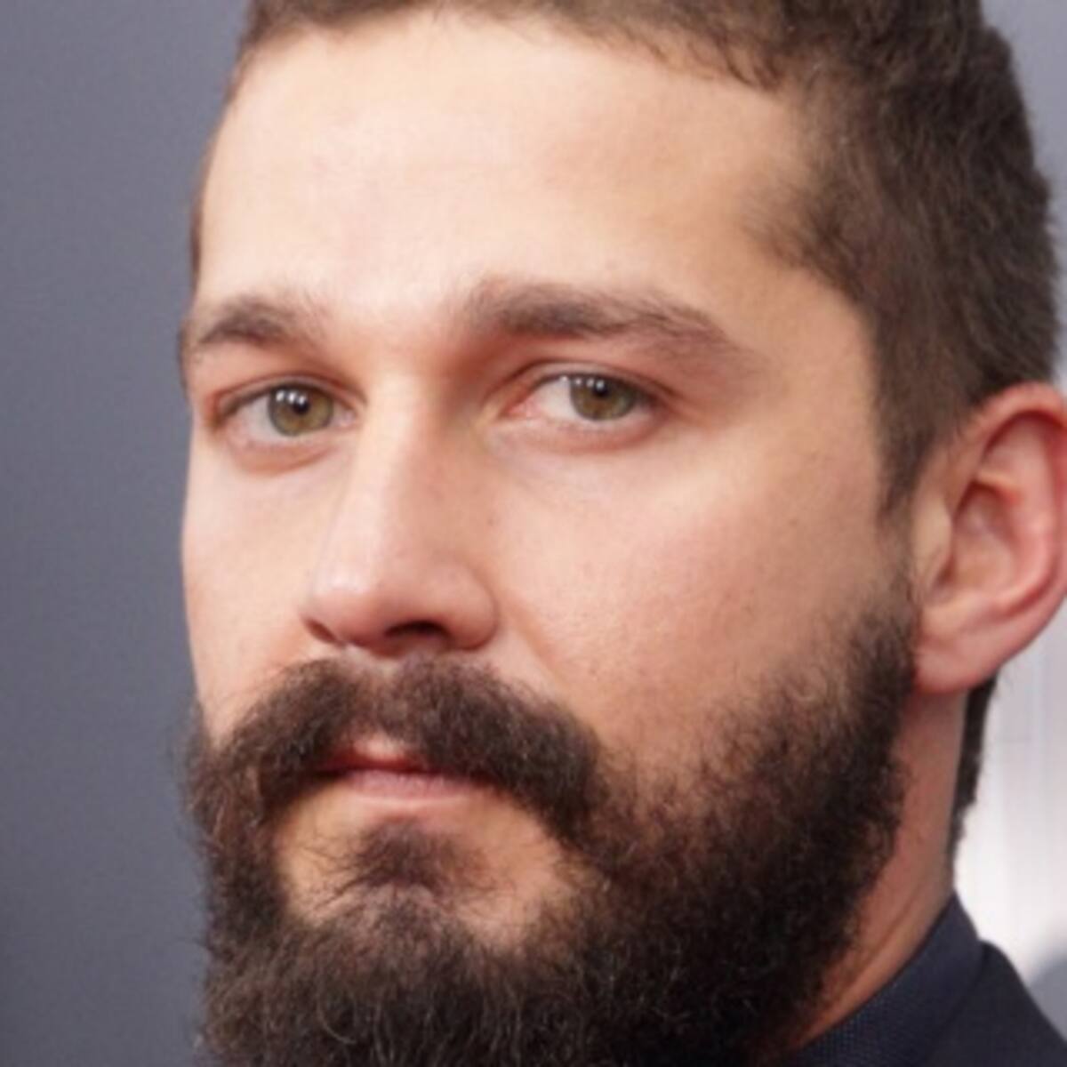 Hombre fue agredido por parecerse a Shia LaBeouf