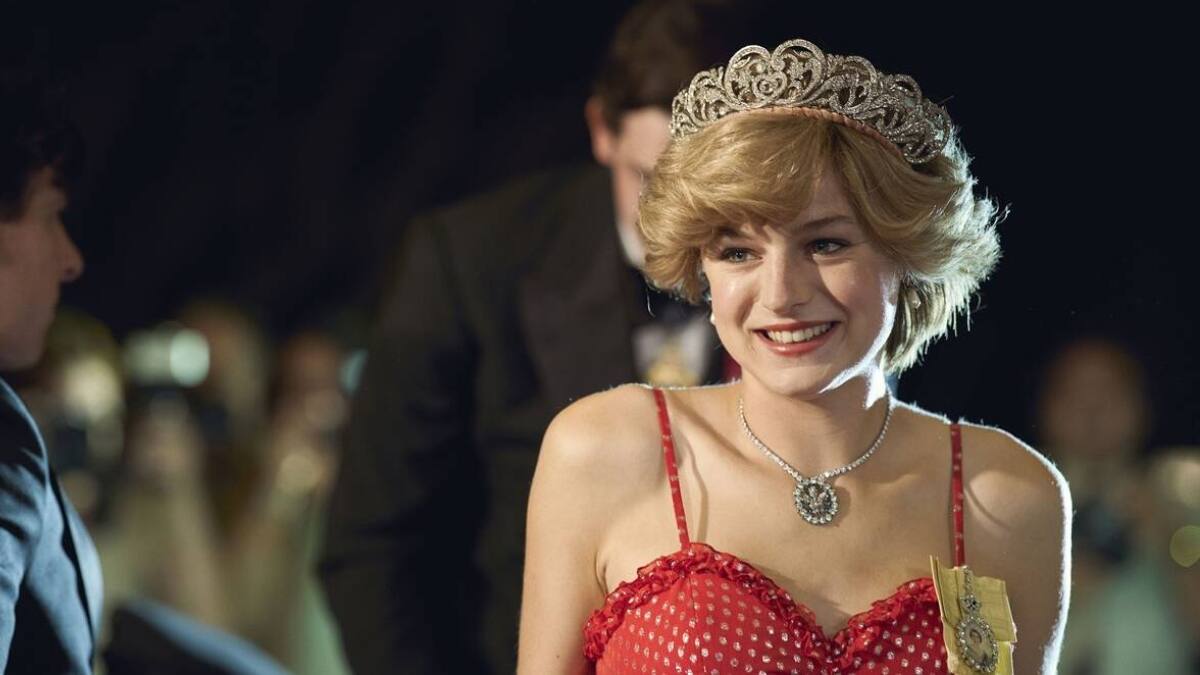 Emma Corrin de «The Crown» se identifica como género no binario: «¡Y está bien! Asúmelo»