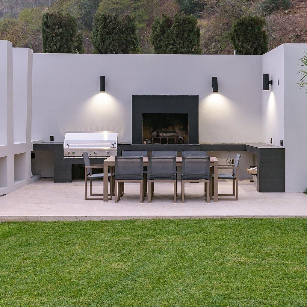 Douglas Elliman (vía Instagram @dirtdotcom)