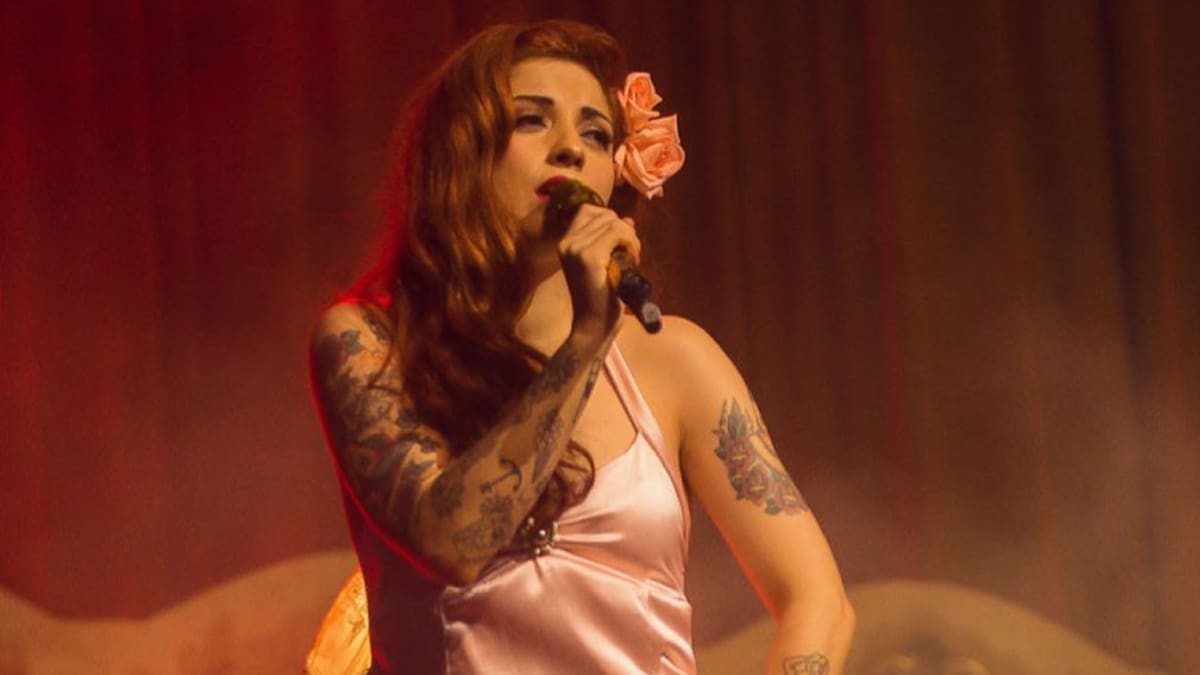 ¡Está chiquita! Mon Laferte celebró el «Día del niño» mexicano con tierna foto de su infancia