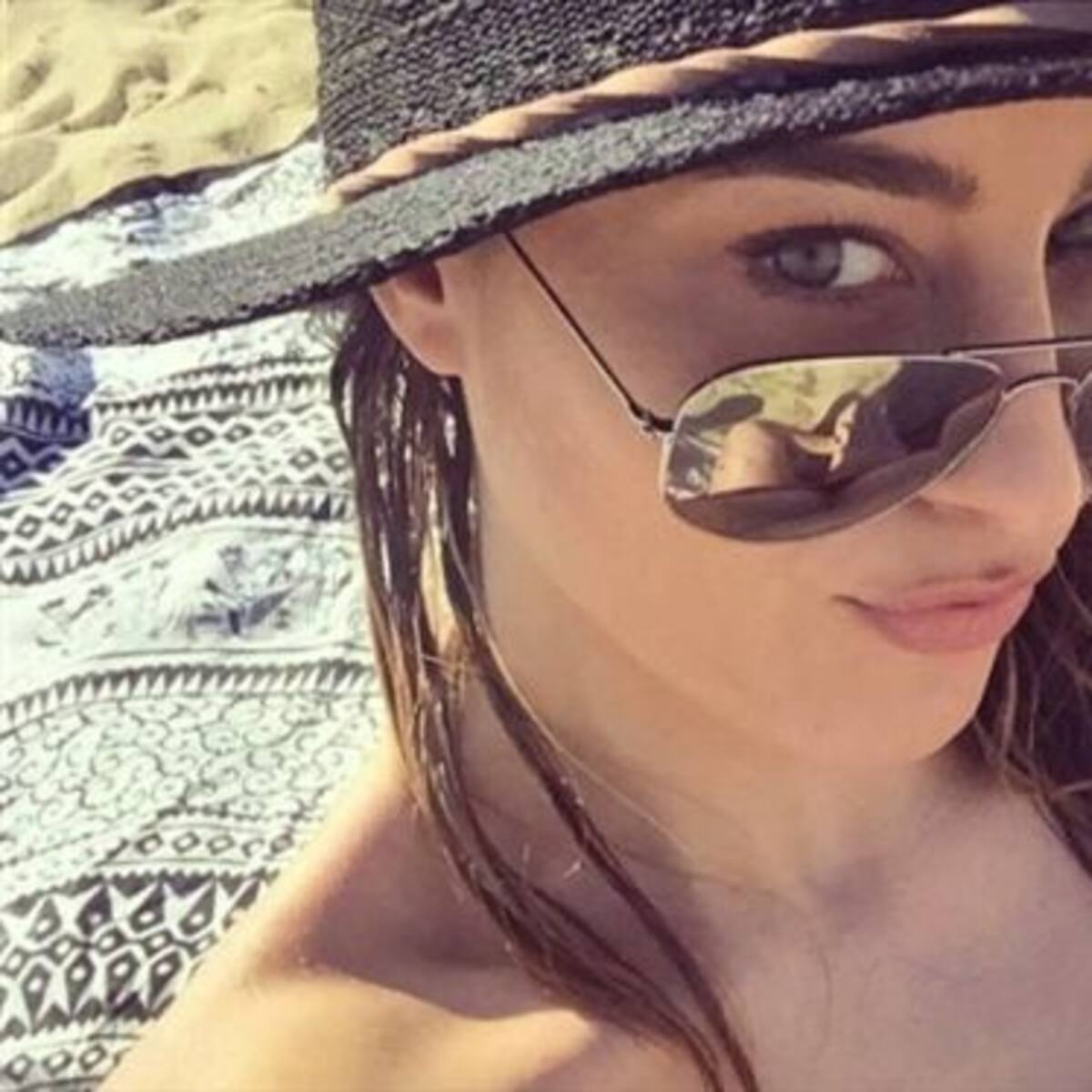 Modelo italiana realizaba un tour de sexo oral, pero lo debió cancelar tras ser atacada por un perro