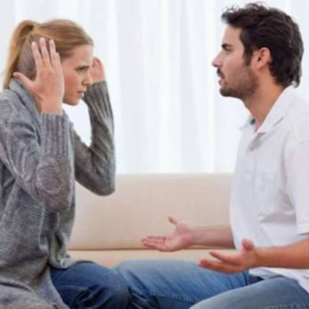 9 señales de que tu pareja miente