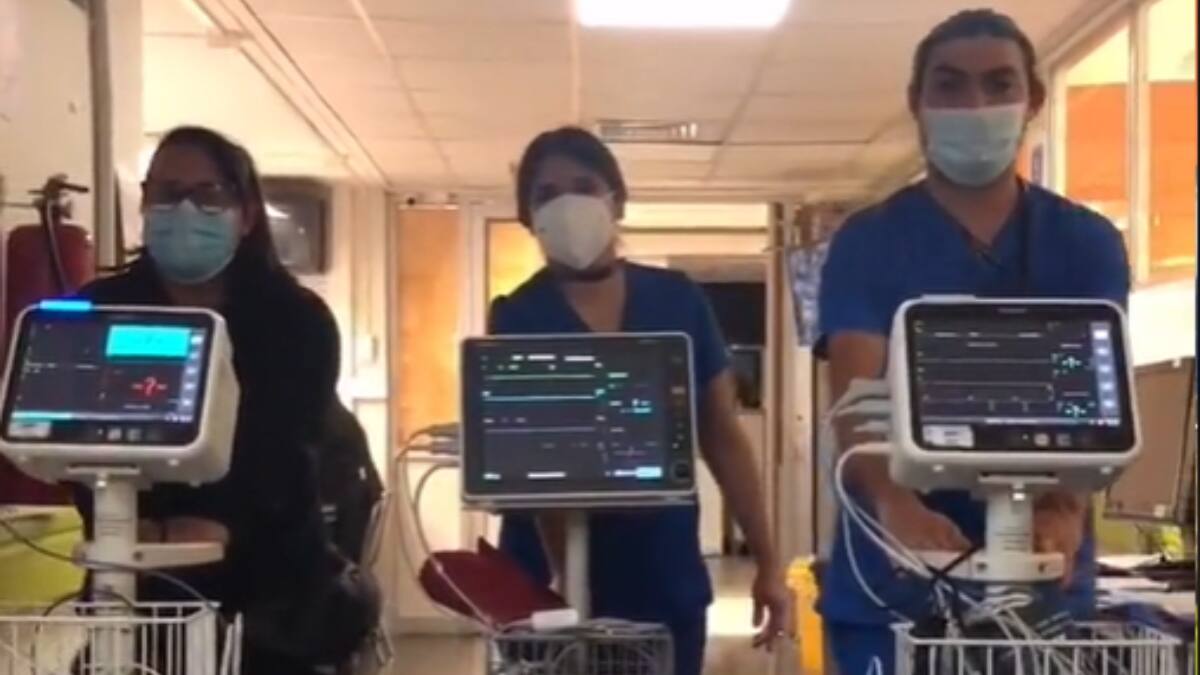 ¡Se hizo viral! Funcionarios de salud hicieron su propia versión de marcha militar en hospital